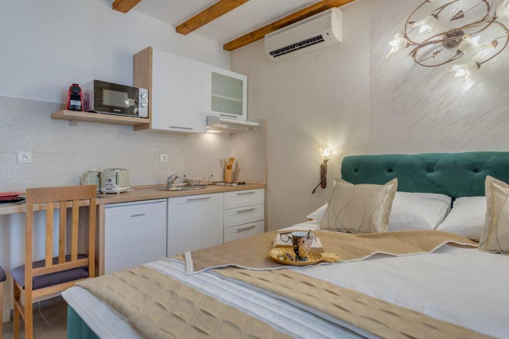 Diva 1,Stylish Old Town Studio Apartment Near Beach Split Exteriör bild
