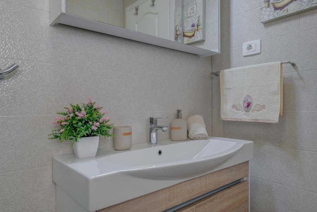 Diva 1,Stylish Old Town Studio Apartment Near Beach Split Exteriör bild
